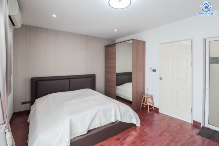 ทาวน์โฮมมือสอง3ชั้นแปลงมุม! ม.ศุภาลัยวิลล์ เพชรเกษม48 เนื้อที่เยอะถึง 31.60 ตร.ว. ฟังก์ชันจัดเต็ม 3 ห้องนอน 3 ห้องน้ำ  บิ้วท์อินห้องครัว บ้านสวยพร้อมเข้าอยู่ สภาพดีมาก บนทำเลศักยภาพ เชื่อมต่อถนนหลายเส้นทาง เดินทางสะดวก ใกล้รถไฟฟ้า "สถานีเพชรเกษม48"